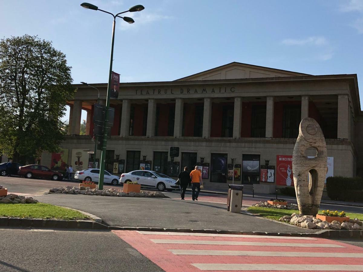Stayplay Center Theater Braşov Exteriör bild